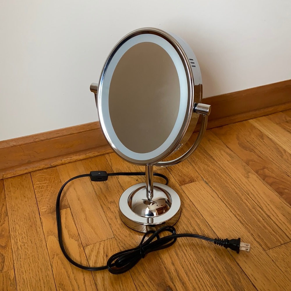 Light up make up mirror